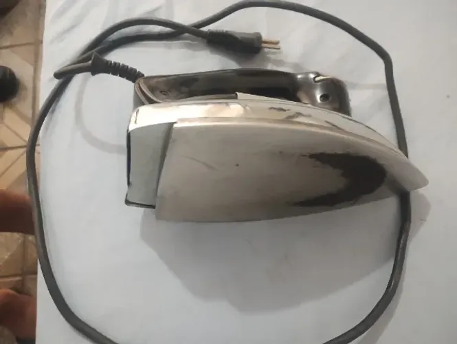 Ferro de passar usado