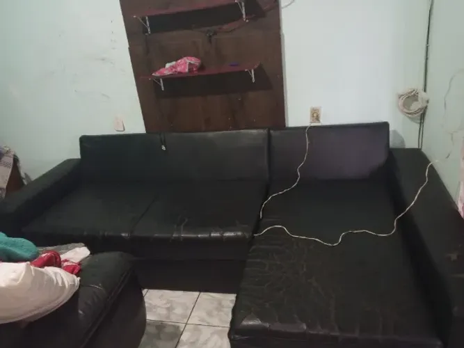 Sofá de couro preto