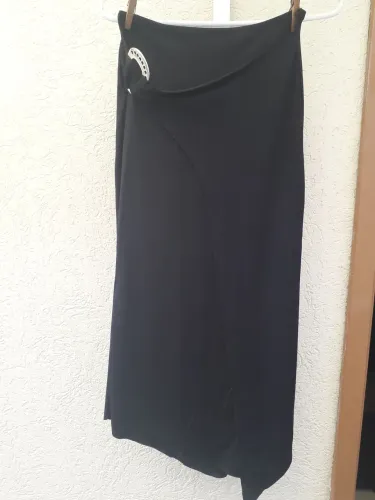 Saia longuete viscose/crepe de malha ( preta) - semi nova
