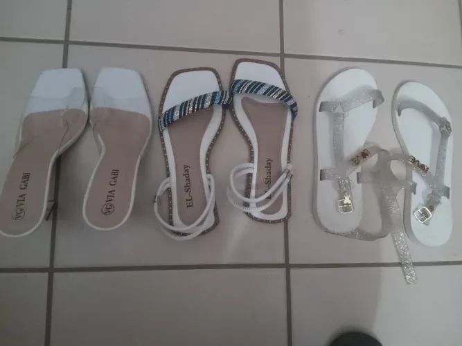 3 calçados R$45 reias *