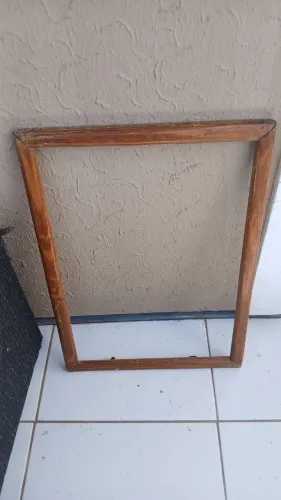 Ótima Moldura pra quadro ou espelho de madeira