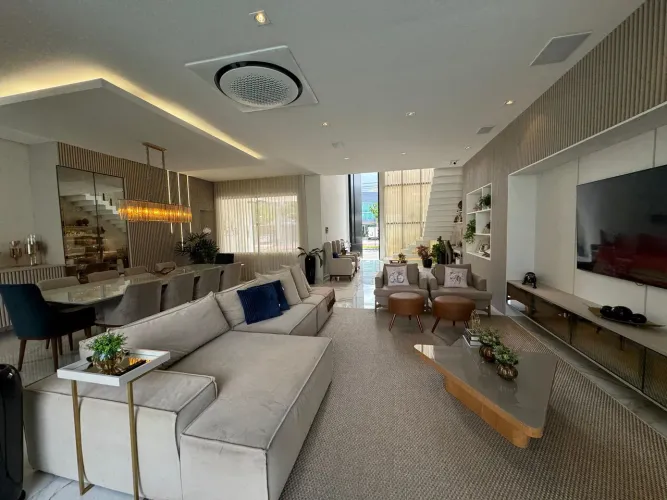 Casa triplex no Condomínio Firenze, 600m², 5 suítes