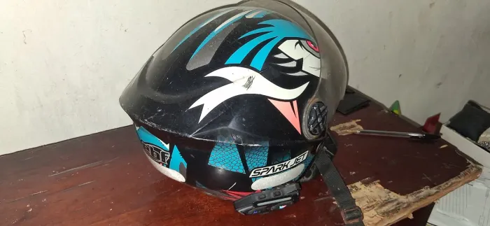 VENDO CAPACETE COM INTERCOMUNICADOR INSTALADO 150 RS