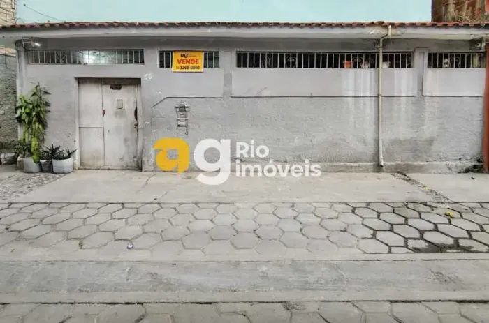 Casa de rua : / Residencial / Realengo