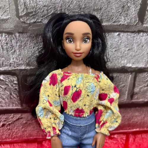 Boneca Disney ILY 4EVER inspirada na Bella