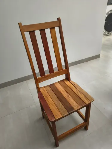 VENDE SE CADEIRA DE MADEIRA