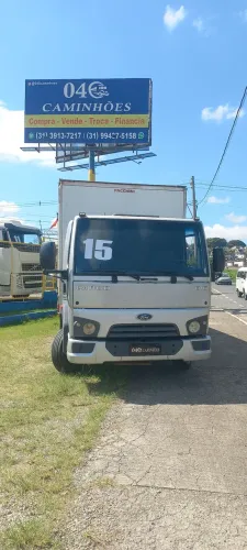 Caminhão Ford cargo 816 com bau