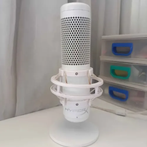Microfone quadcast hyperx branco