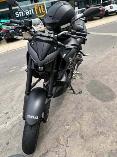 Yamaha MT-03 2024 - 13.500 km - Preta