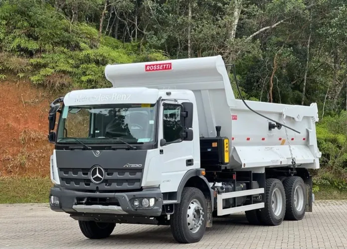 2730 Caçamba Rosseti Semi Novo Luxo