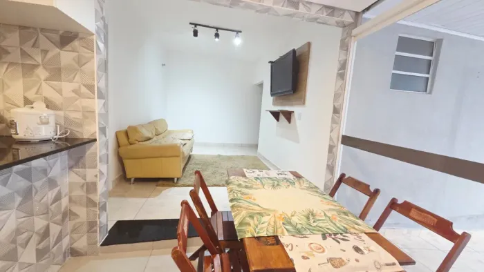 Casa para Locação em Presidente Prudente, Vila Yolanda, 2 dormitórios, 1 banheiro, 1 vaga