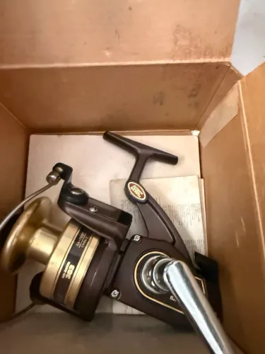 Molinete Vintage Olympic VO Auto-303 - Novo, Nunca Usado, na Caixa
