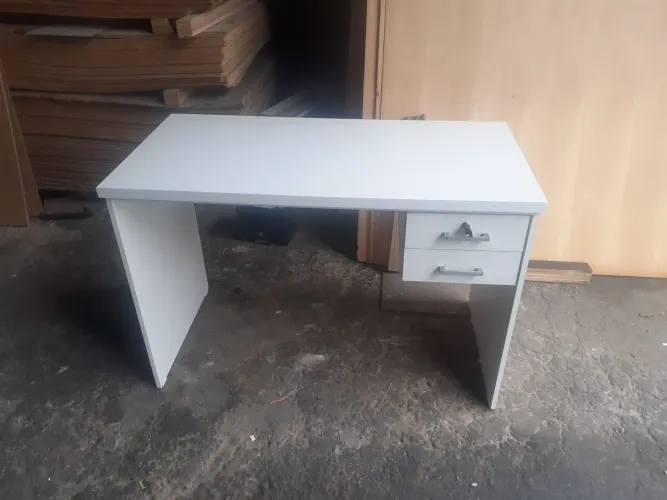 Mesa escritório branca reforçada 