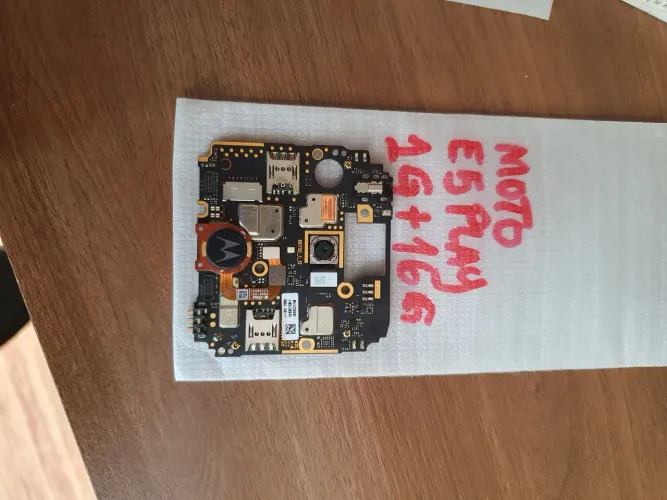 Placa d cel moto E5 play original retirada 