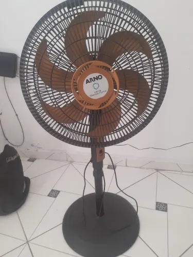 Vendo ventilador Arno de pé 