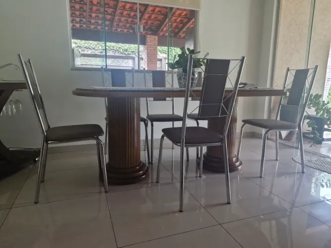 Mesa de jantar com vidro temperado