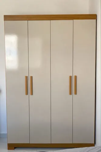 Guarda Roupas Solteiro 4 Portas e 2 Gavetas