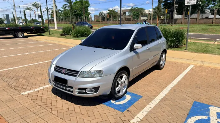 Fiat Stilo 1.8 Attractive Flex 8V 5P 2010