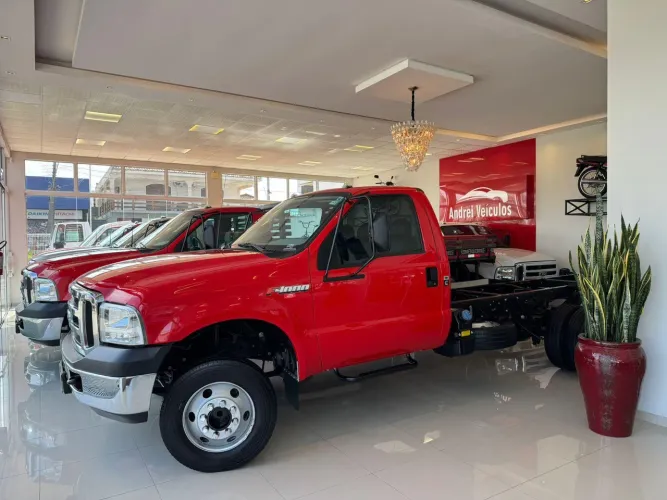 F4000 4X2 TURBO DIESEL RARIDADE APENAS 57.000 KM 2019. VERMELHA 2018/2019