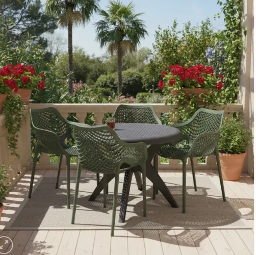 Conjunto Garden Prime 4 Lugares - Mesa Preta com Poltronas Verdes Empilháveis