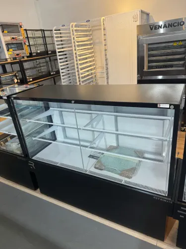 Vitrine confeitaria Vanguard Plus 1,45m Refrigerada ar forçado e vidro aquecido Nova 