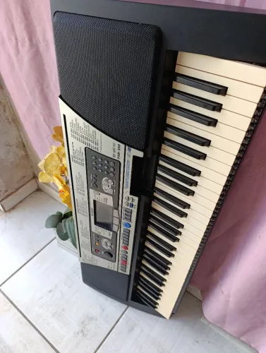 Teclados Yamaha PSR 350 já vai progamado ritmos atuais