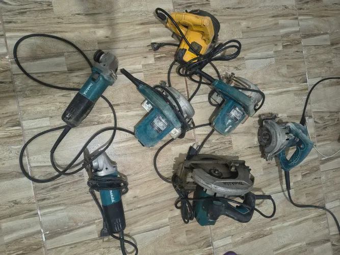 Máquita, lixadeira, martelete, e furadeira de impacto 