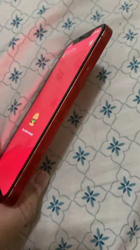 iPhone 12 vermelho