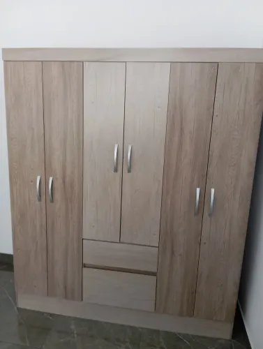 Guarda roupa de 6 portas