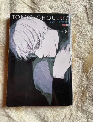 Tokyo Ghoul:re - V. 8, de Sui Ishida, edição da Panini.