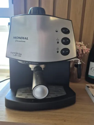 Cafeteira mundial com cachimbo