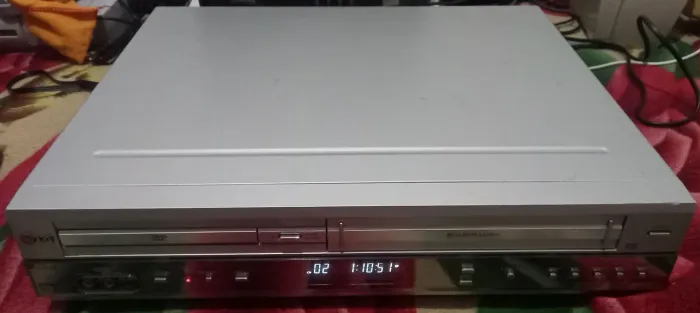 Video cassete acoplado c/ dvd 596-b lg