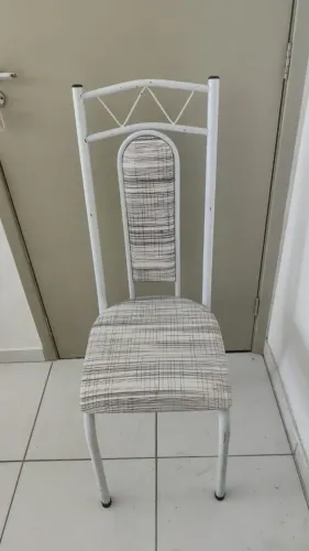 4 cadeiras cada uma por 40 reais