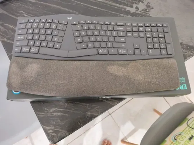 Teclado Logitech - K860 - ergonômico - com apenas duas teclas falhando