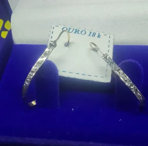 Brincos Ouro18 Kilates Detalhes Ouro Branco Peso 2.10 Gramas 23 x 2 mm