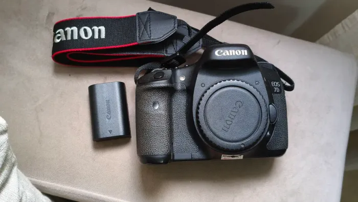 Canon 7D - Seminova, bom estado