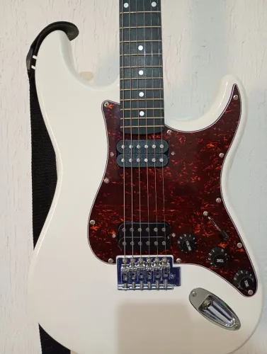Oportunidade - Guitarra Giannini g102 + cubo + cubebaby