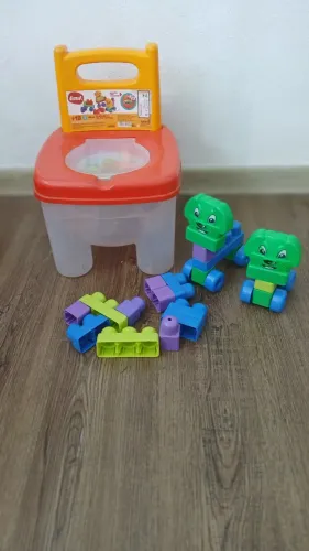 Cadeira infantil dismat com blocos de montar