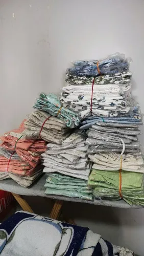 Lote Roupa Infantil Meninos e Meninas Bermudas Camisas e Vestidos Tigrom e BodyKids 200 PC