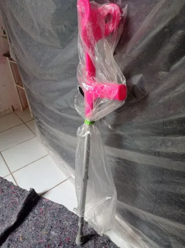 Vende-se uma moleta nova ainda no plástico 100$ interessados chamar no watts * 