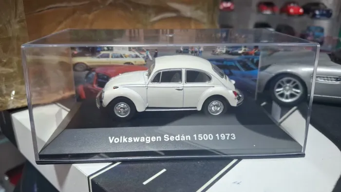 Miniatura Fusca 1973 Vw Collection escala 1/43.
