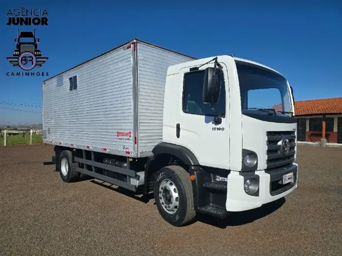VW 17190 ano 2023 toco Baú Oficina Gascom completo e inteiro revisado.