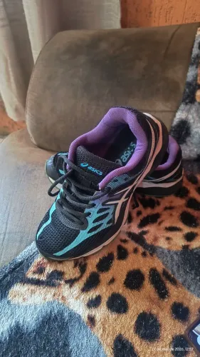 Tênis Asics tamanho 35