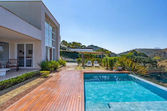 Casa linear com 4 quartos em Araras, Petrópolis