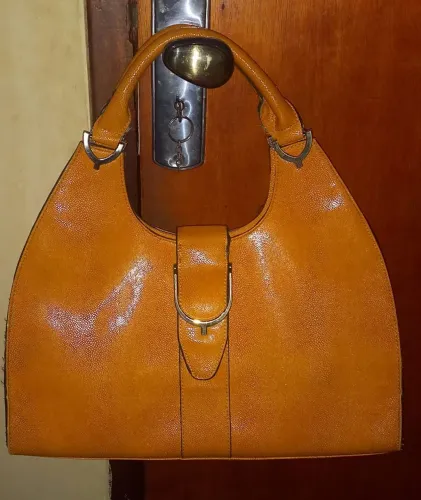 BOLSA DE COURO SINTETICO MOSTARDA