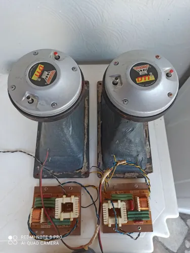 DOIS DRIVER DE TITÂNIO OVERSOUND DTI 7650 com CORNETAS de fibra 20x40 cm e DIVISORES DE FR