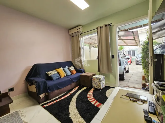 Casa em condomínio fechado, 2 dormitórios, 1 vaga, Humaitá, Porto Alegre