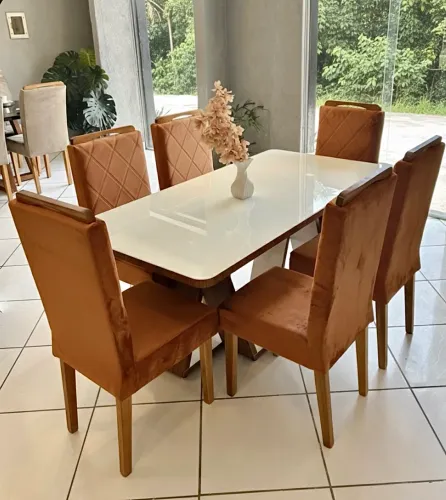 Mesa com 6 cadeiras