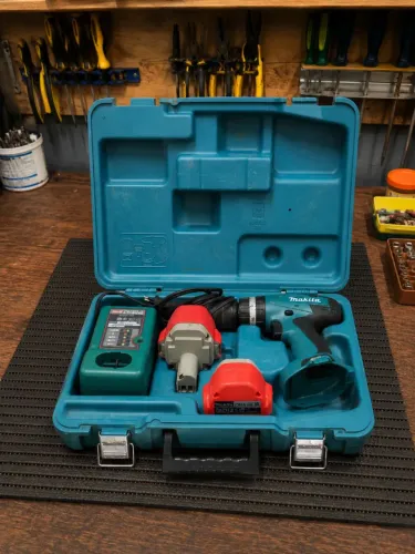 PARAFUSADEIRA / FURADEIRA MAKITA 8381D 14,4V - EXCELENTE ESTADO DE CONSERVAÇÃO!