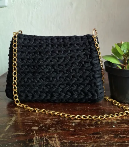 Bolsa de crochê fio de malha pequena